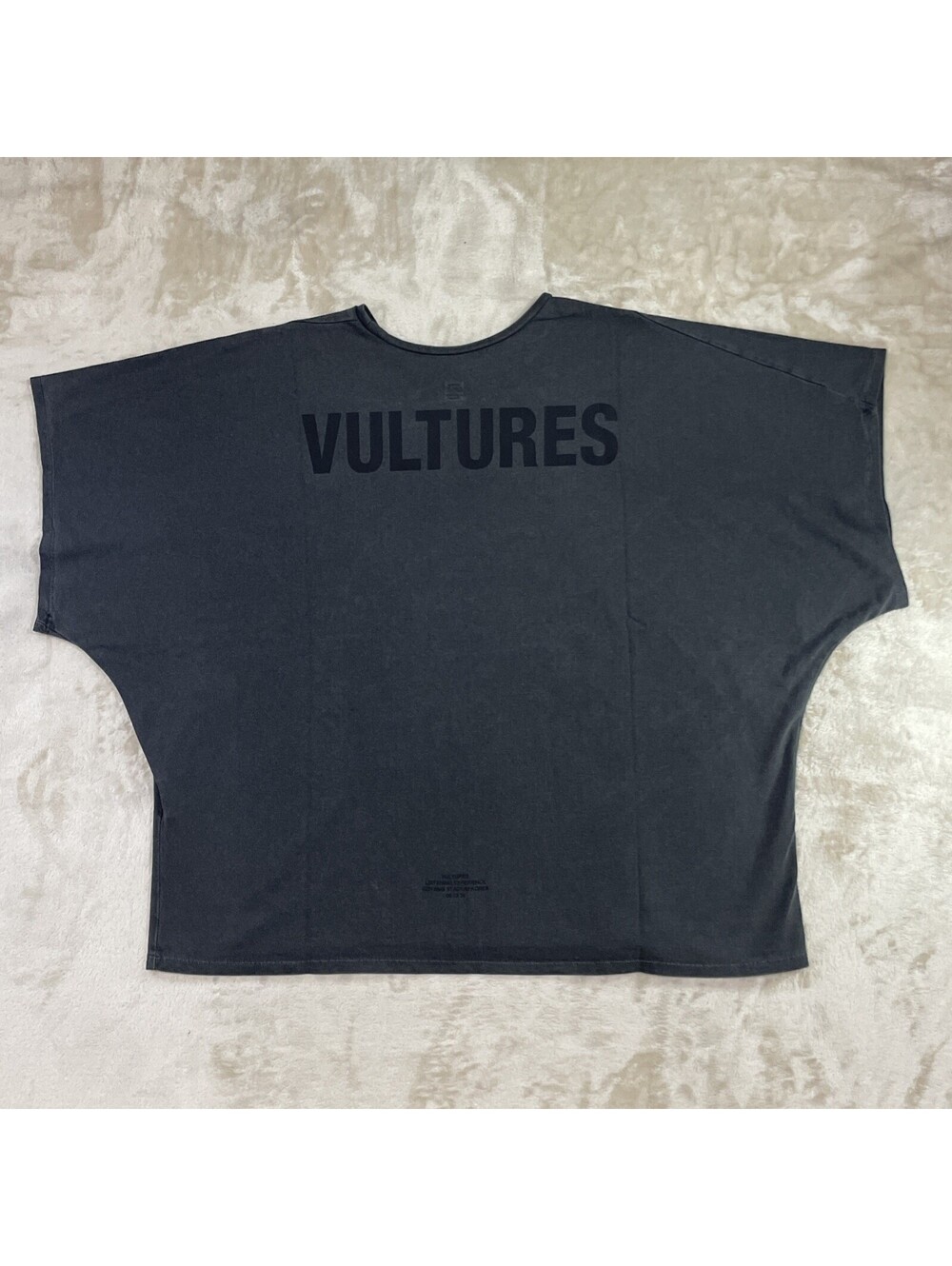 NEW Yeezy Kanye West VULTURES South Korea Exclusive Gray Tee Mens Sz 3 (L/XL)